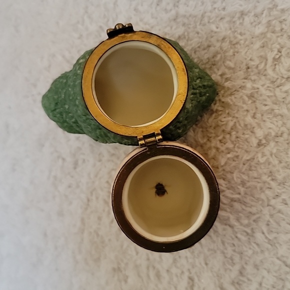 M Bastin Porcelain Rabbit Topiary Tr8nket Box - Picture 3 of 4